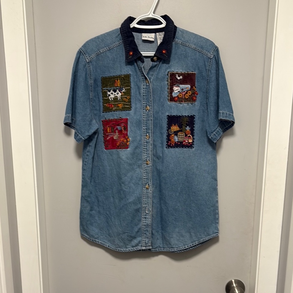 Vintage Bobbie Brooks embroidered farm/cottage themed tshirt denim blouse
